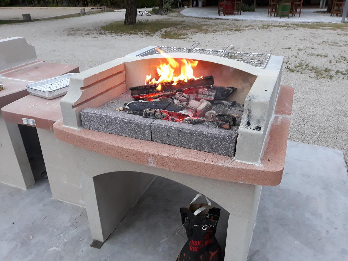 Camping Le Pre Saint-Andre Souvignargues Exterior foto